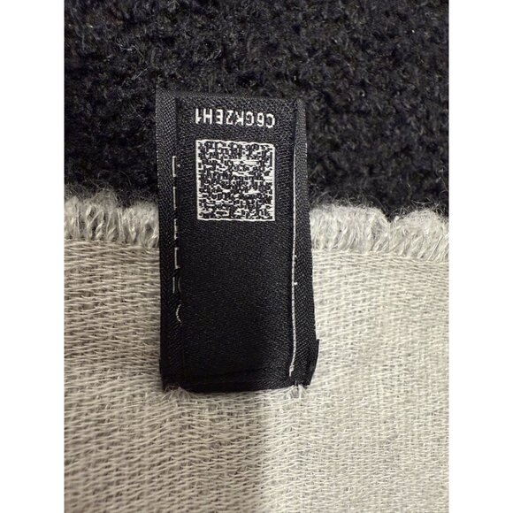 Chanel Gray Multicolor Logo Pattern Scarf 43% Cashmere 36% Wool 21% Silk Made In - Picture 5 of 16